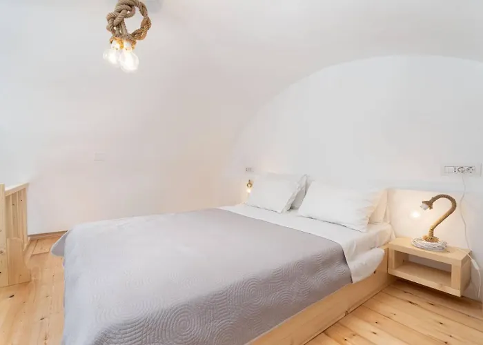 Santa Irini Feriehus *